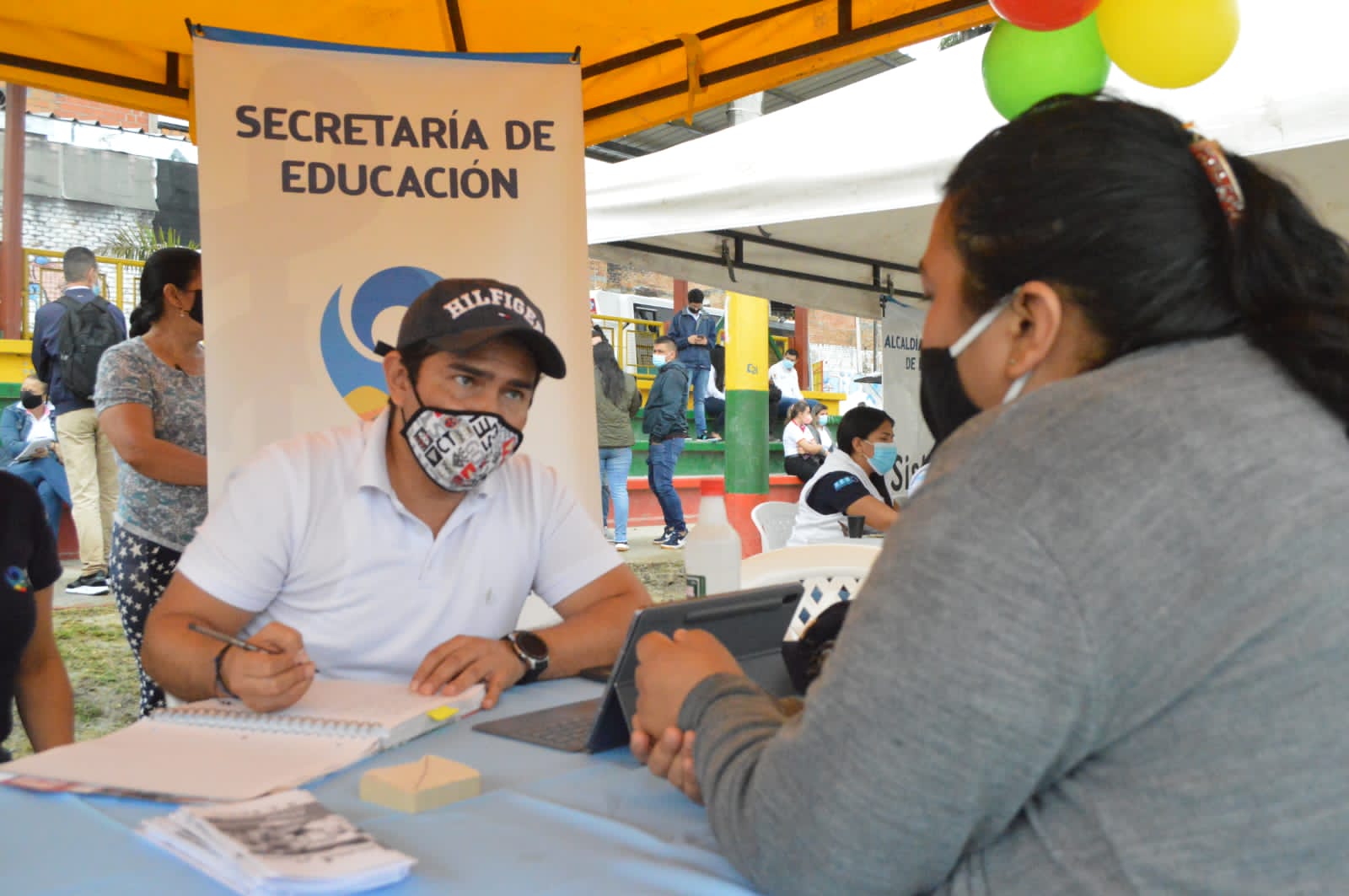 Alcaldía y Gobernación al Barrio en la comuna 13