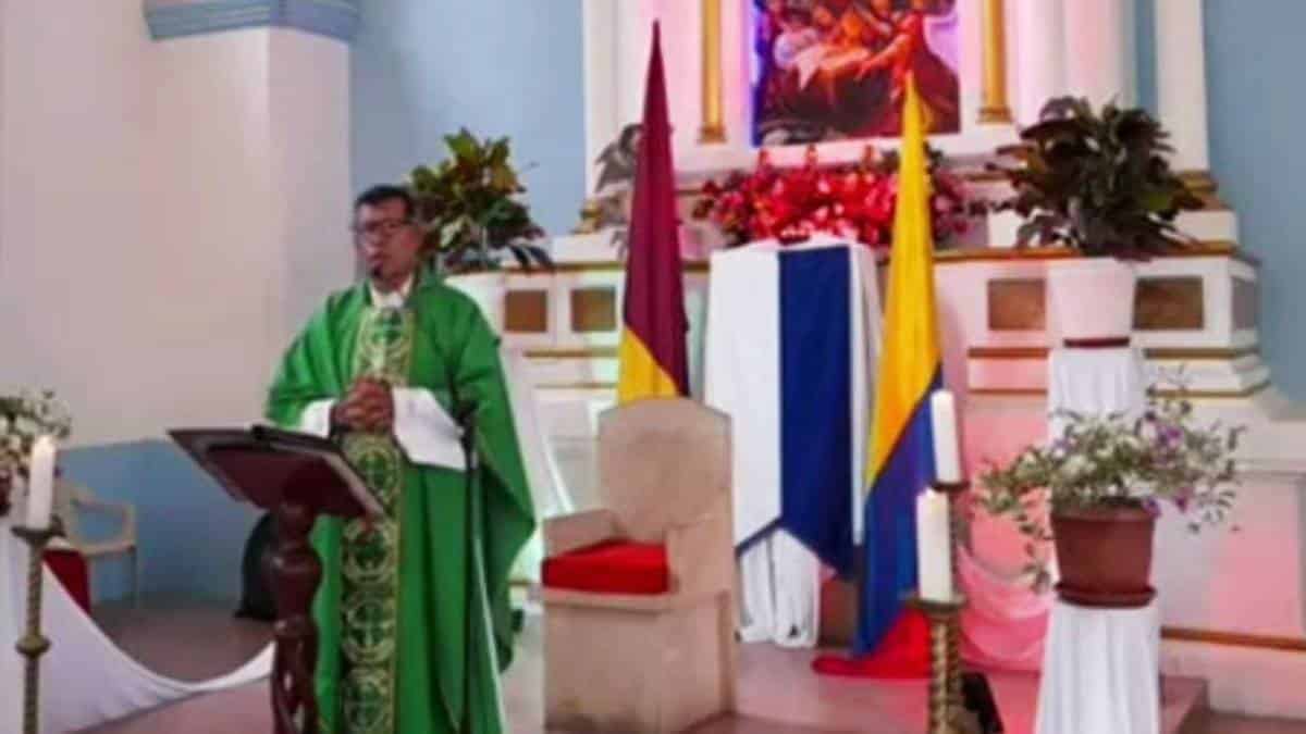 En plena misa, sacerdote atacó a la comunidad LGBTI