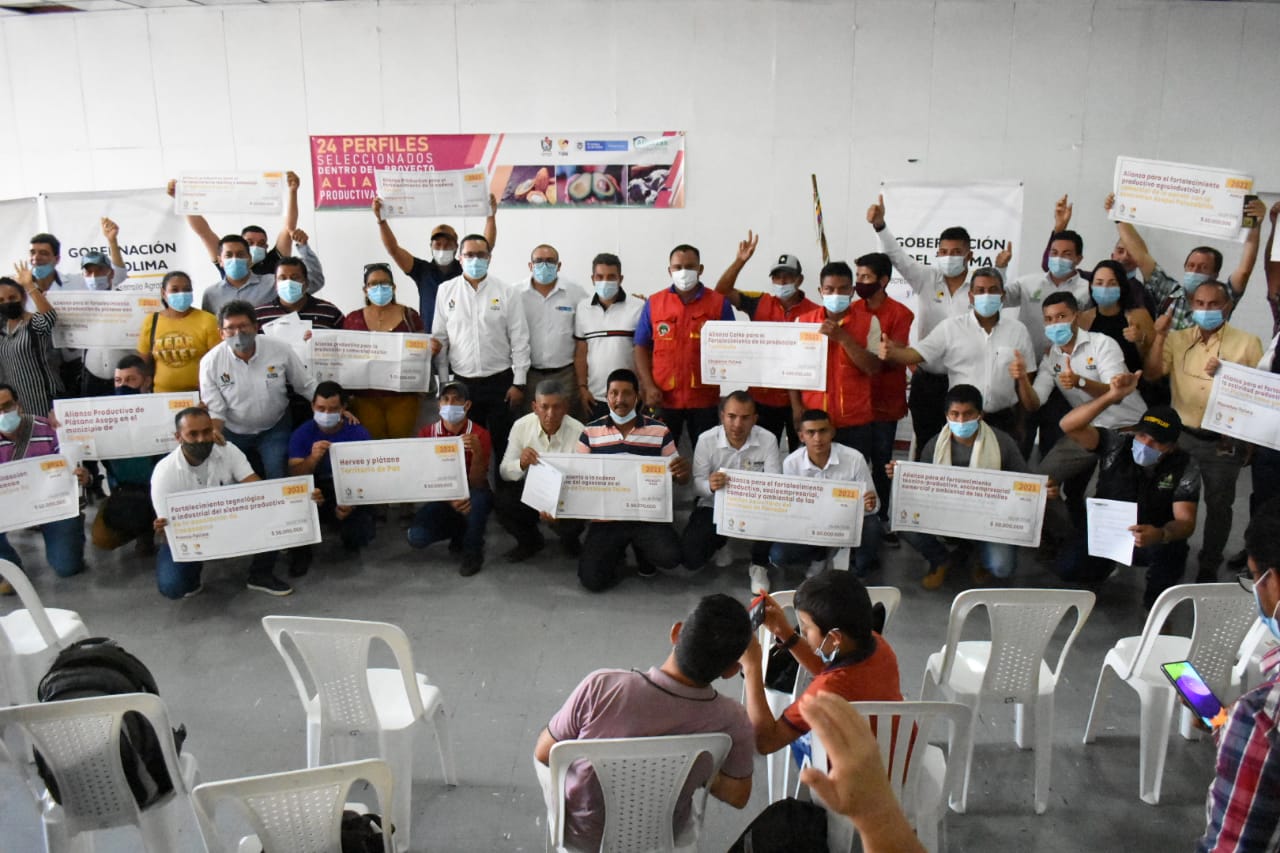 Productores firmaron millonarios convenios con gobernaciòn del Tolima y Minagricultura