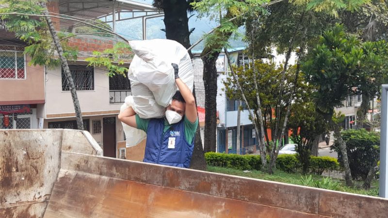 Así se lucha contra el dengue en el barrio Gaitán