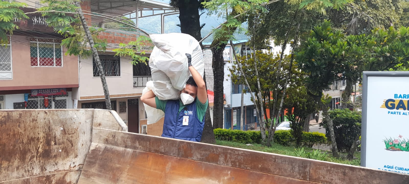 Así se lucha contra el dengue en el barrio Gaitán