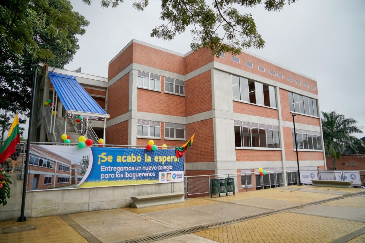 Alcalde de Ibagué y Ministra entregaron el colegio Celmira Huertas
