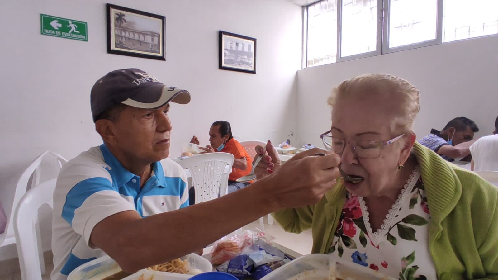 Adultos mayores de Ibagué reciben alimentación sana y balanceada