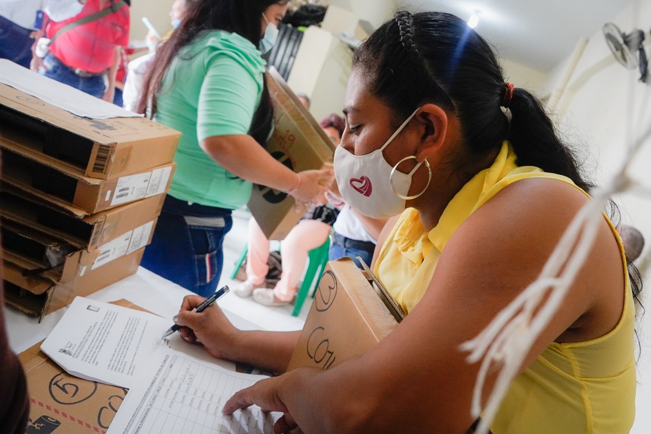 Alcaldía de Ibagué dotó con equipos tecnológicos a la Mesa de Víctimas