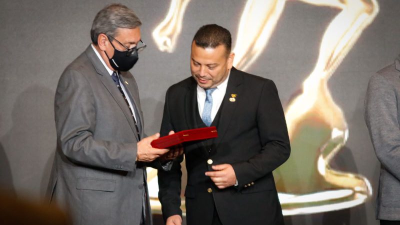 Gobernador del Tolima y gerente de Indeportes recibieron Premio Altius Especial
