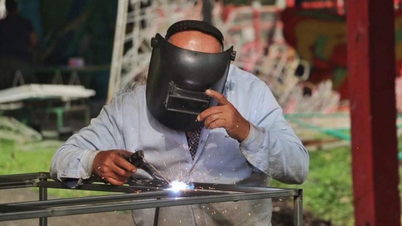 Taller de alumbrado navideño en Ibagué