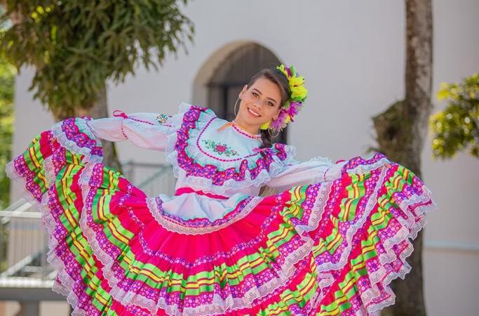 Dayana Guerrero, la reina de la comuna 13 en las fiestas del folclor de Ibagué