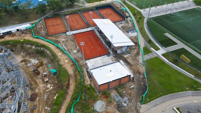Avanza la instalación de cubiertas en el Complejo de Raquetas de Ibagué