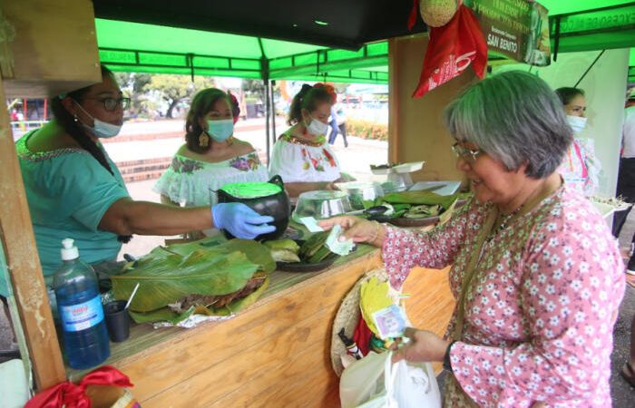 Feria del asado huilense conquista a los turistas