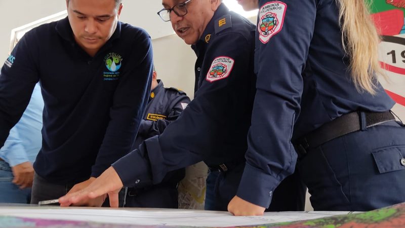 Cortolima capacita a los bomberos en temas de amenaza volcánica