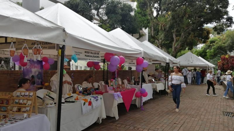 Emprendedores y artesanos se han beneficiado con el Festival Folclórico Colombiano