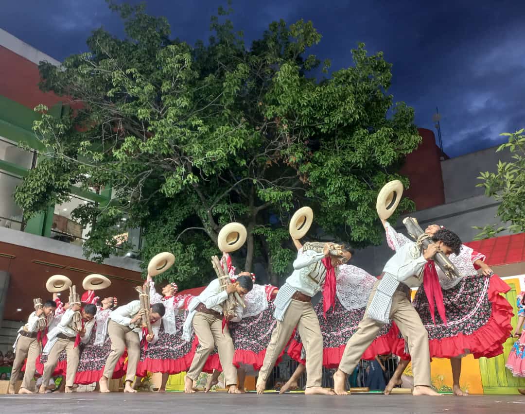 Huila se llenó de ritmo y tradición en el Encuentro Internacional y Nacional de Danzas Inés García de Durán