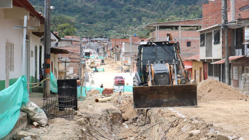 En San Antonio avanza la pavimentación de vías urbanas
