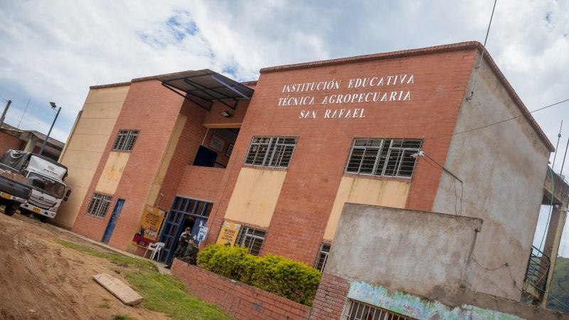 La inversión llega a los municipios del Tolima: Gobernador dio inicio a segunda fase del colegio de Herrera