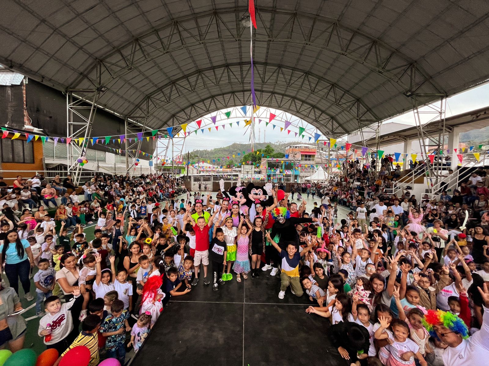 La inversión llega a los municipios: Fresno disfrutó del Circo el Mundo de los Sueños