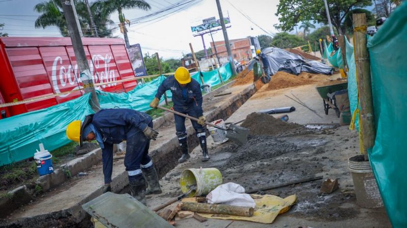 Transite con precaución por la avenida Mirolindo tras instalación de tubería