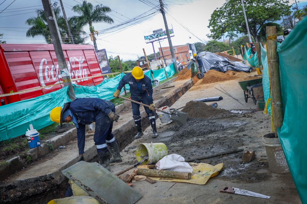 Transite con precaución por la avenida Mirolindo tras instalación de tubería