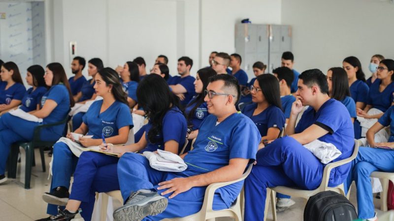 Médicos internos culminaron su ciclo con entrega y compromiso por la salud de la población surcolombiana
