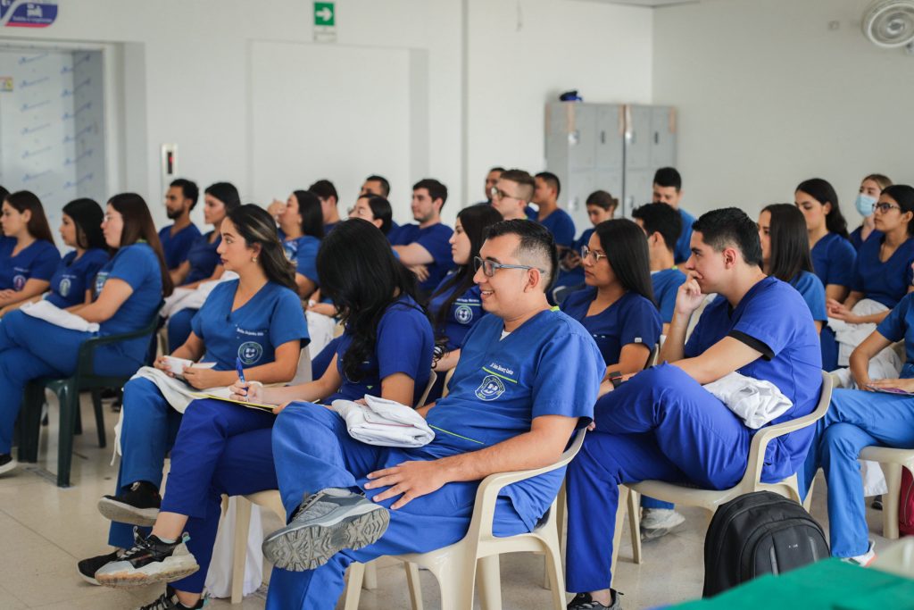 Médicos internos culminaron su ciclo con entrega y compromiso por la salud de la población surcolombiana