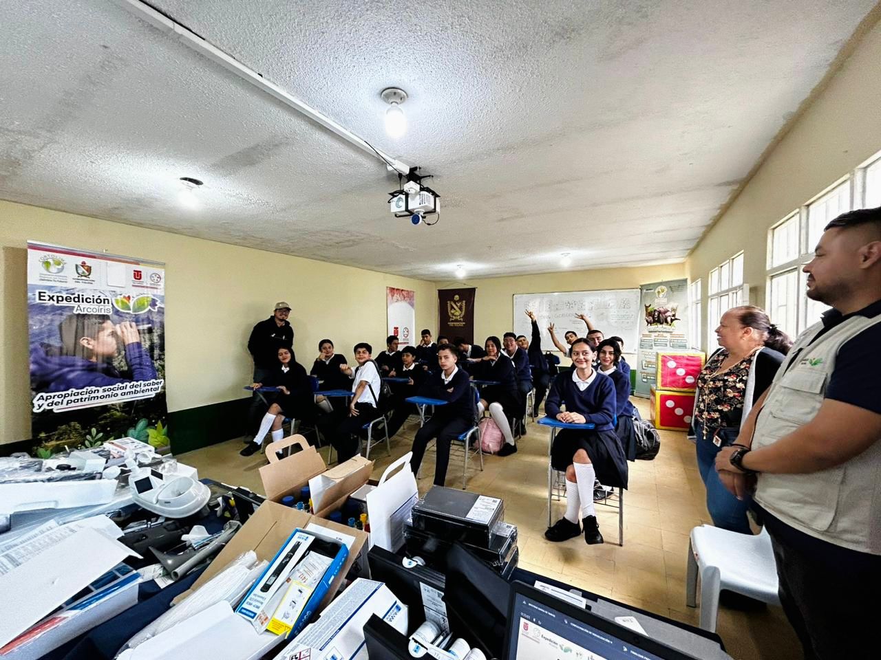 Aulas ambientales para las instituciones educativas en 8 municipios del Tolima con Expedición Arcoíris.