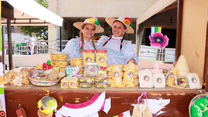 Con éxito y nutrida asistencia se celebra el Día de la Achira Huilense