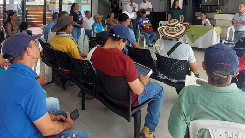 Estufas ecoeficientes, hornilla panelera y tratamiento de aguas: las nuevas inversiones de Cortolima en Rovira