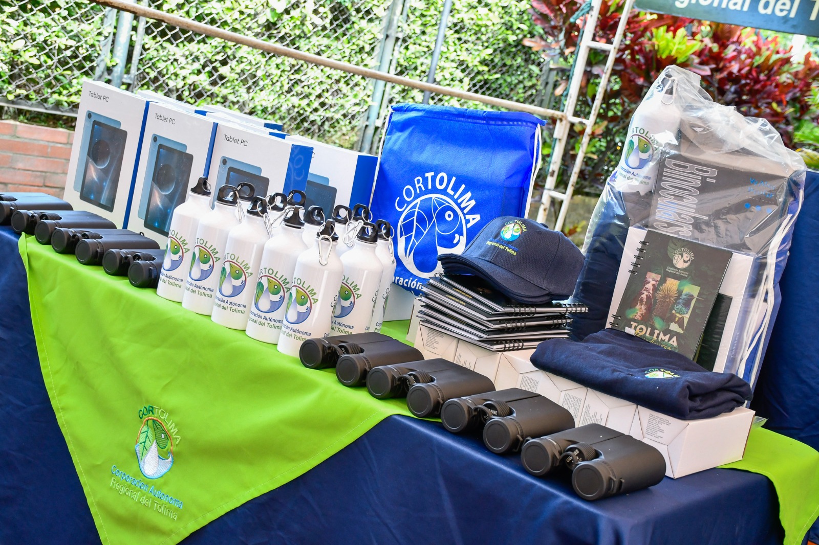Cortolima dotó a 66 organizaciones ambientales del Tolima con kits tecnológicos y ecológicos