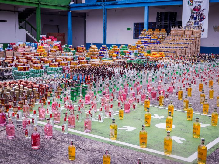 Destruyen más de 33.000 unidades de licor adulterado y cigarrillos de contrabando en Tolima