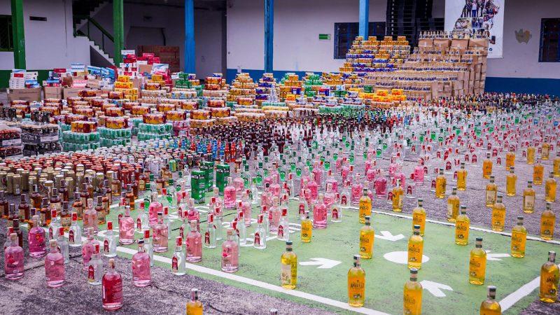 Destruyen más de 33.000 unidades de licor adulterado y cigarrillos de contrabando en Tolima