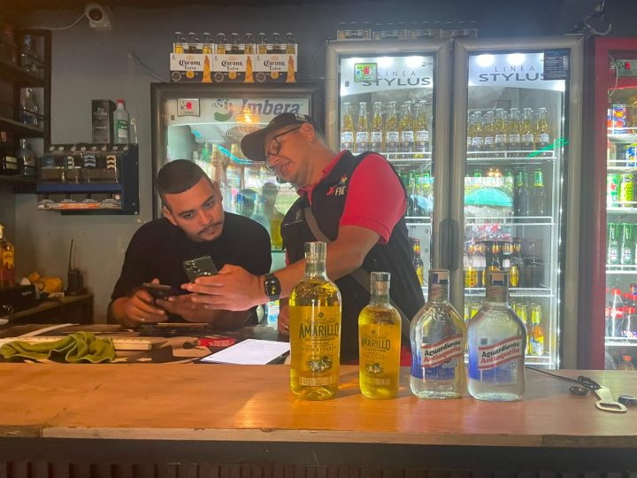 Así es como el GOAT enseña a identificar licores adulterados, botellas falsificadas y cigarrillos de contrabando