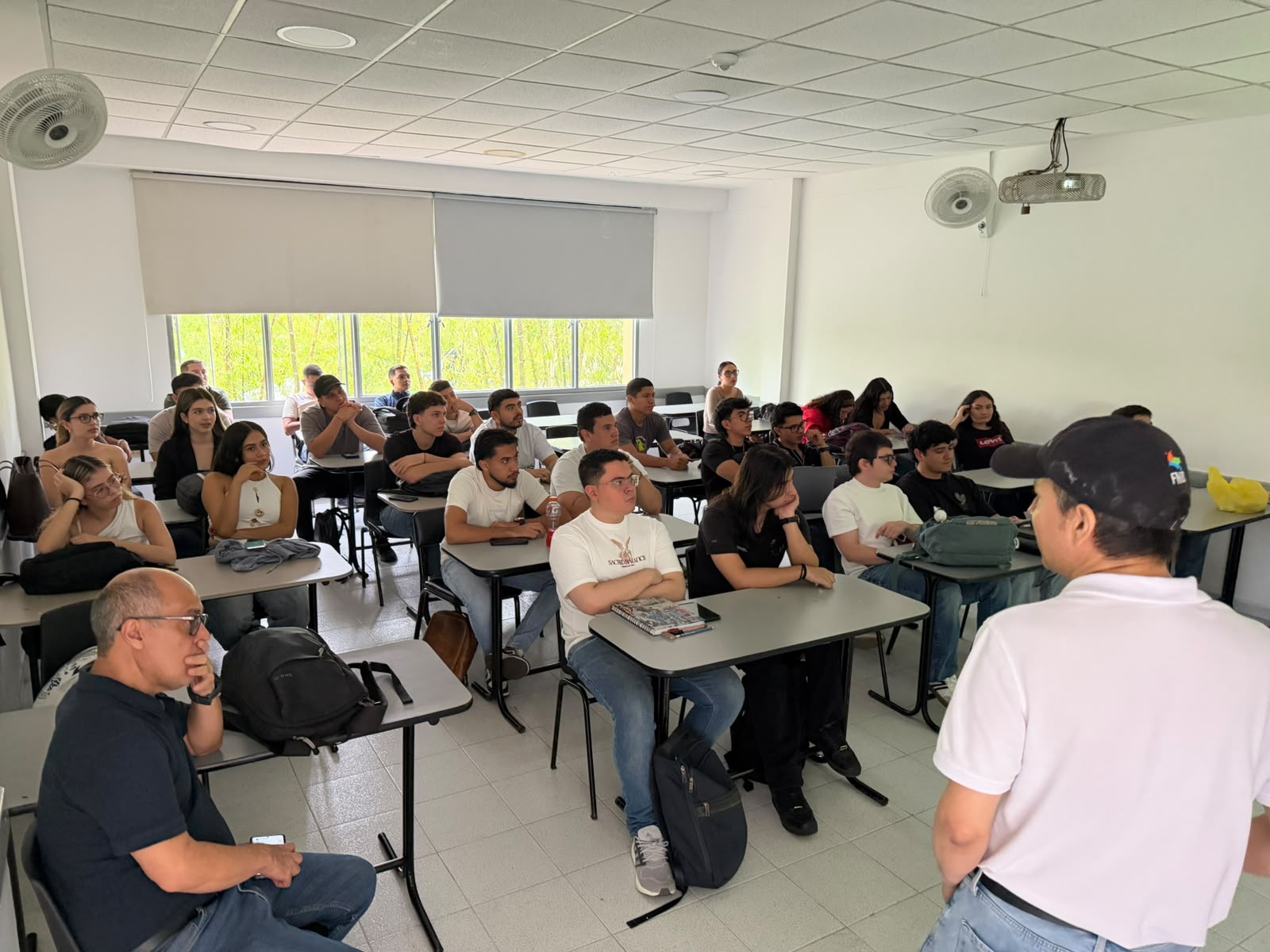 GOAT sensibilizó a jóvenes de la Universidad de Ibagué sobre los riesgos de consumir productos ilegales